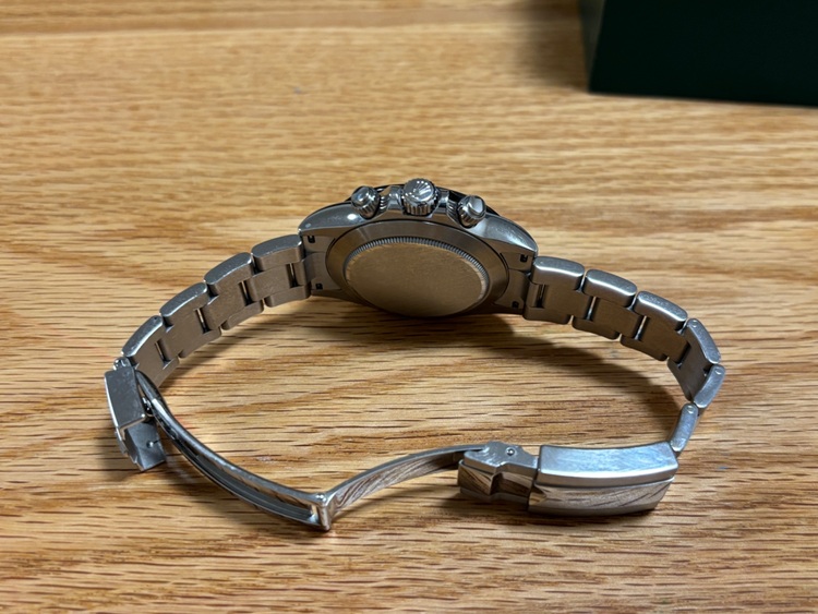 ロレックス デイトナ 116500Ln（高級時計）の商品画像 - 査定依頼日：2025年11月15日 - 最高査定価格：4,200,000円