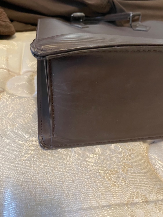 サックプラ（エピ、モカブラウン色）（ブランドバッグ）の商品画像 - 査定依頼日：2025年11月16日 - 最高査定価格：30,000円