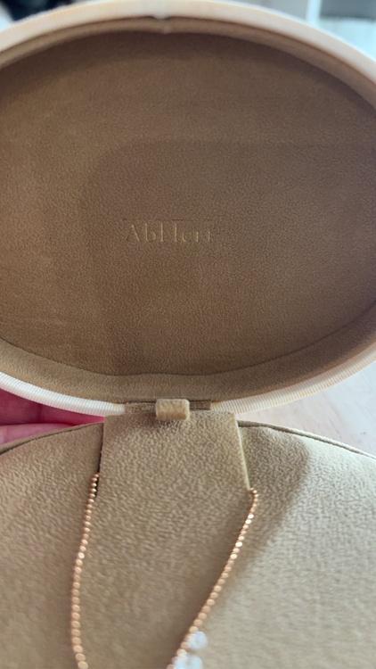 Abheri ネックレス（宝石）の商品画像 - 査定依頼日：2026年2月18日 - 最高査定価格：30,000円