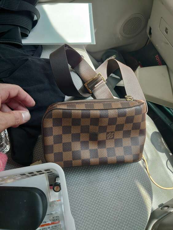 わからない（ブランド財布・小物）の商品画像 - 査定依頼日：2025年4月17日 - 最高査定価格：50,000円