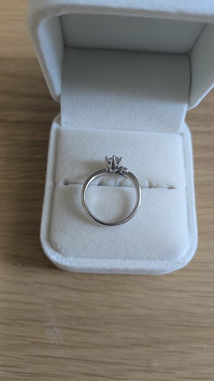 ダイヤの婚約指輪（金・貴金属）の商品画像 - 査定依頼日：2026年1月14日 - 最高査定価格：150,000円