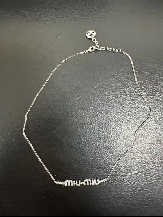 ミュウミュウ  （ブランドバッグ）の商品画像 - 査定依頼日：2025年12月19日 - 最高査定価格：40,000円