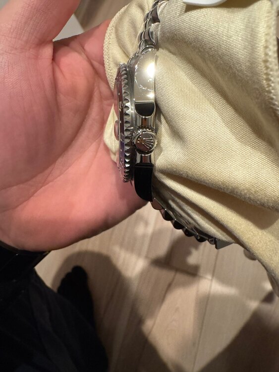 ロレックス GMTマスター 126710BLn（高級時計）の商品画像 - 査定依頼日：2025年1月10日 - 最高査定価格：2,570,000円