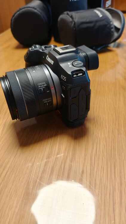 CANON EOS R8 レンズキット（カメラ）の商品画像 - 査定依頼日：2026年7月2日 - 最高査定価格：150,000円