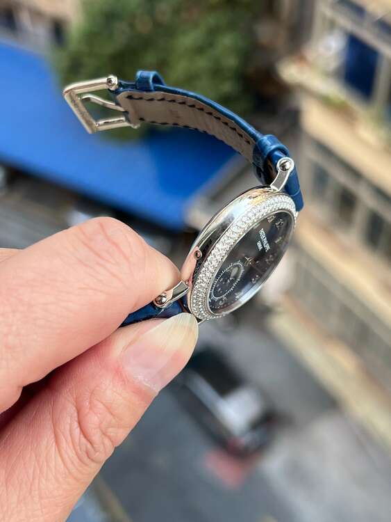 パテックフィリップ カラトラバ 7121/200G-001（高級時計）の商品画像 - 査定依頼日：2025年3月30日 - 最高査定価格：4,650,000円