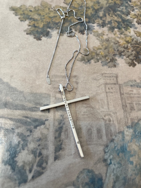 レジィーナロマンティコホワイトゴールドダイヤクロスネックレス（金・貴金属）の商品画像 - 査定依頼日：2025年9月27日 - 最高査定価格：300,000円