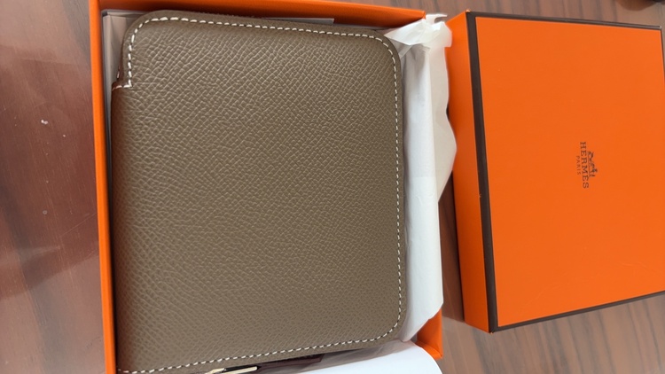 エルメス  シルクイン コンパクト（ブランド財布・小物）の商品画像 - 査定依頼日：2025年12月16日 - 最高査定価格：40,000円