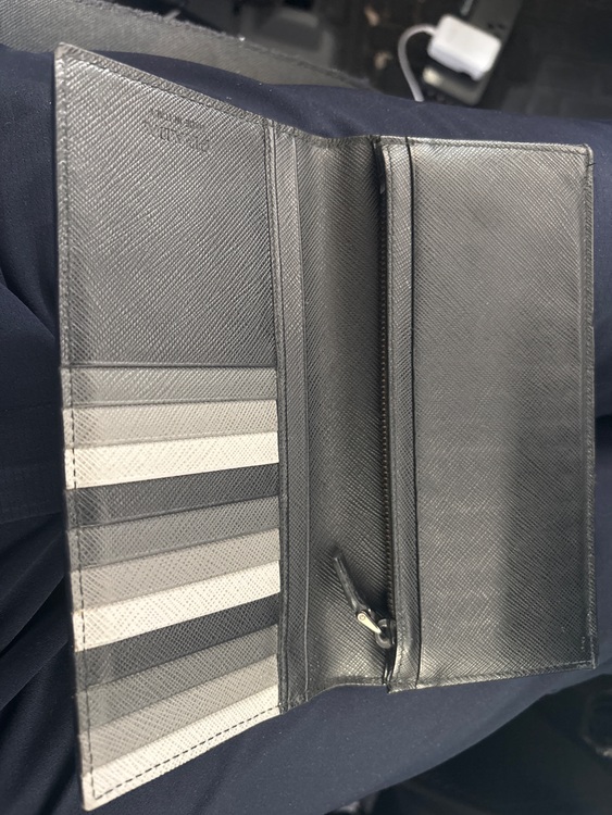 プラダ  （ブランドバッグ）の商品画像 - 査定依頼日：2025年11月12日 - 最高査定価格：35,000円