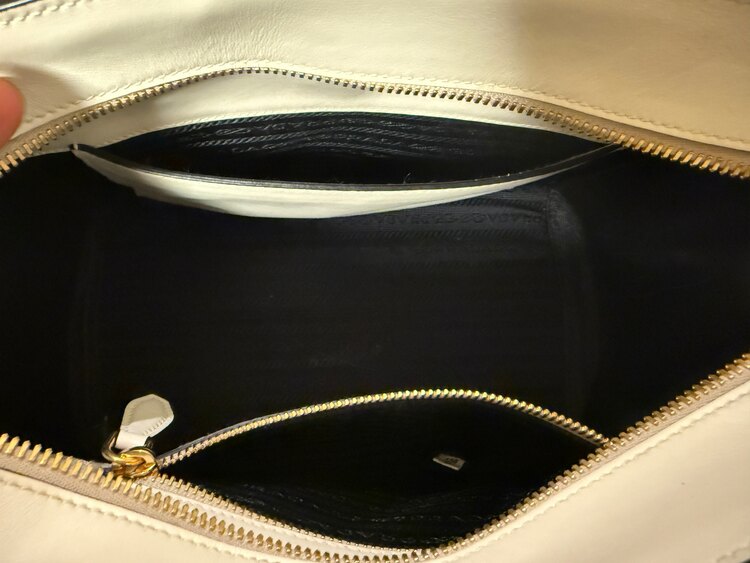 プラダバッグ（ブランドバッグ）の商品画像 - 査定依頼日：2025年4月2日 - 最高査定価格：130,000円