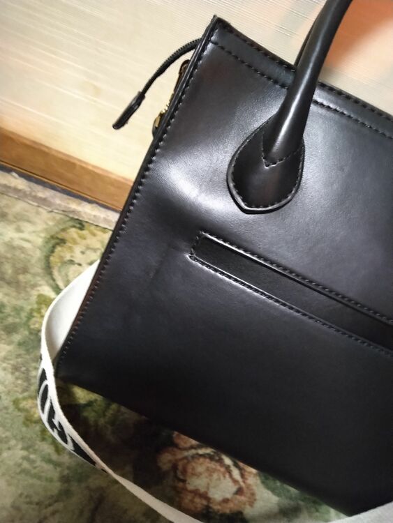 GUESS（ブランドバッグ）の商品画像 - 査定依頼日：2025年11月10日 - 最高査定価格：4,000円