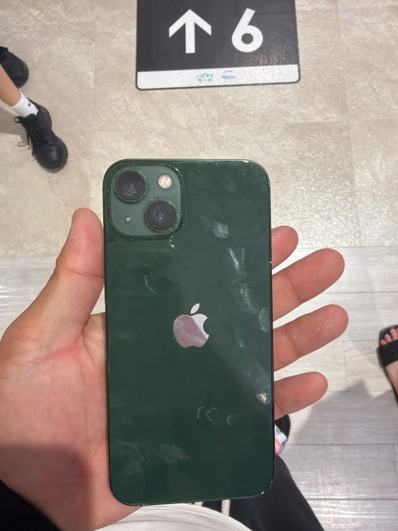 iPhone iPhone 13 128GB docomo（スマホ）の商品画像 - 査定依頼日：2026年6月14日 - 最高査定価格：29,000円