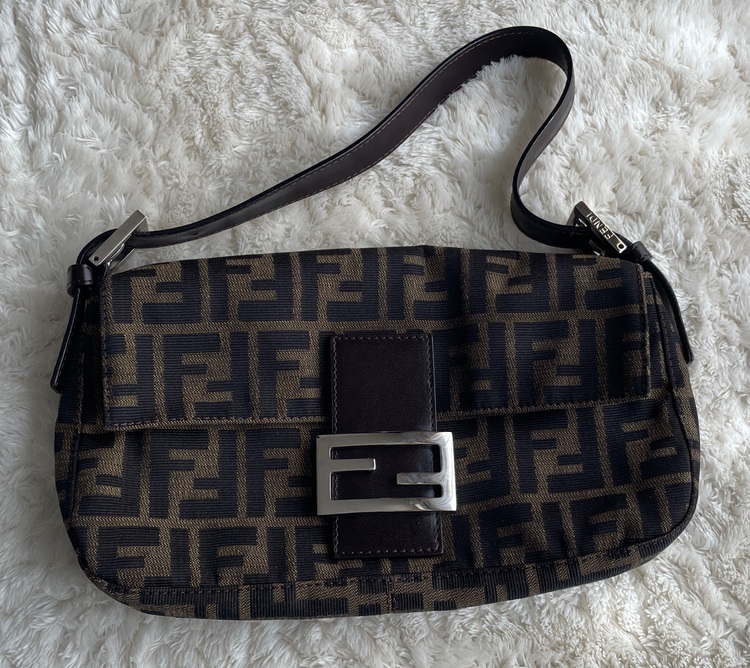 フェンディ　マンマバケット（ブランドバッグ）の商品画像 - 査定依頼日：2025年9月16日 - 最高査定価格：110,000円