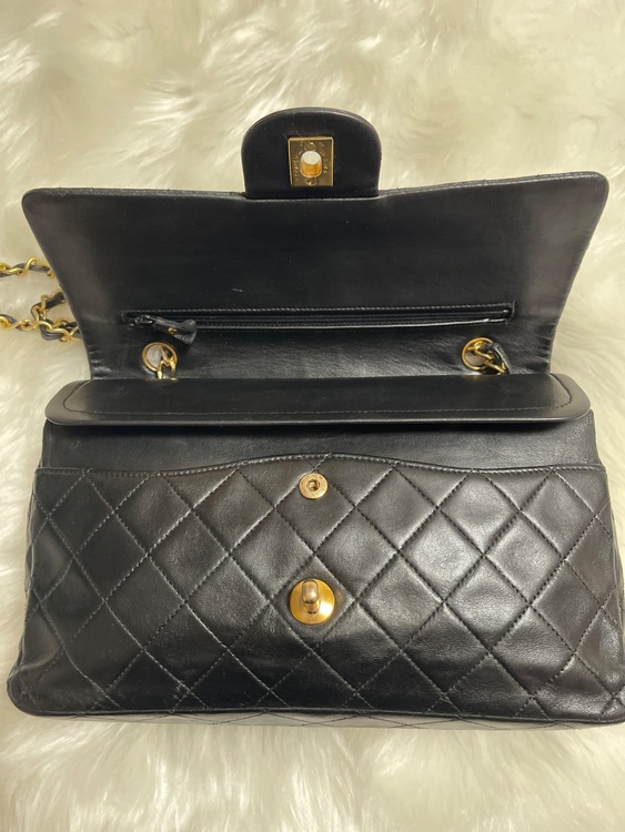 ダブルフラップ　マトラッセ（ブランドバッグ）の商品画像 - 査定依頼日：2025年9月5日 - 最高査定価格：241,500円