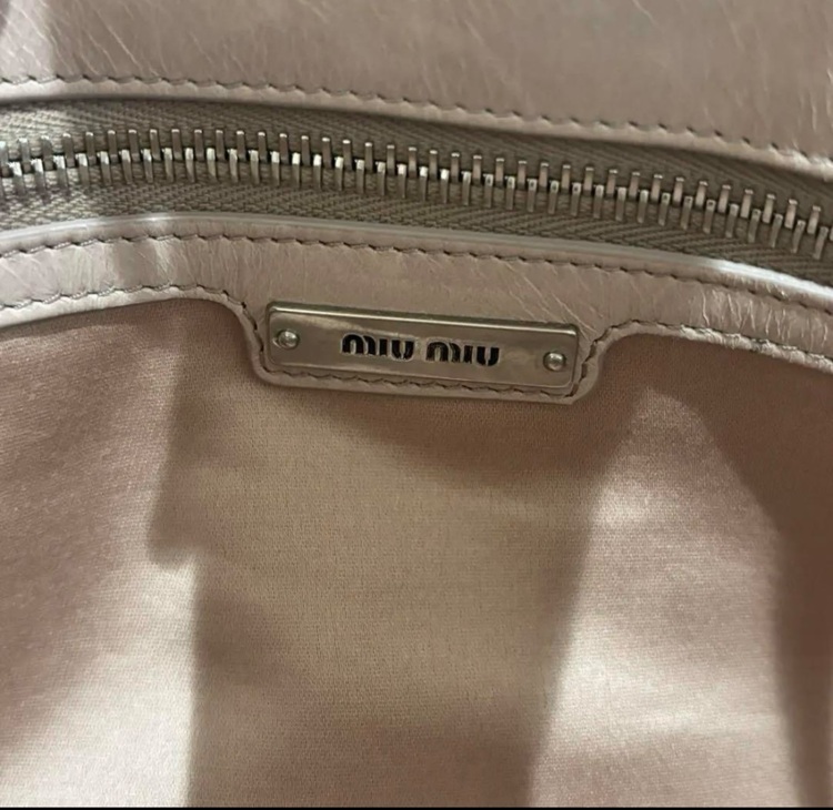 ミュウミュウ  （ブランドバッグ）の商品画像 - 査定依頼日：2025年7月8日 - 最高査定価格：30,000円