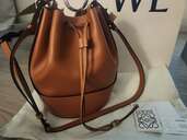 LOEWEバケツバッグ（ブランドバッグ）の商品画像 - 査定依頼日：2024年5月15日 - 最高査定価格：85,000円