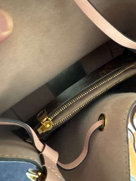 ルイヴィトン　ネオノエ（ブランドバッグ）の商品画像 - 査定依頼日：2026年3月6日 - 最高査定価格：210,000円