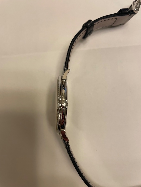 ハリーウィンストン HWミッドナイト MIDQHM39ww00（高級時計）の商品画像 - 査定依頼日：2025年10月29日 - 最高査定価格：620,000円