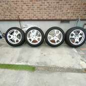 スタッドレスタイヤホイルセット４本（カー用品）の商品画像 - 査定依頼日：2024年12月15日 - 最高査定価格：2,000円