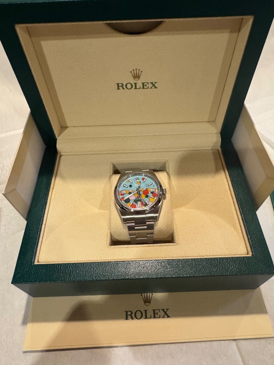 ロレックス パーペチュアル 124300（高級時計）の商品画像 - 査定依頼日：2025年9月7日 - 最高査定価格：2,800,000円