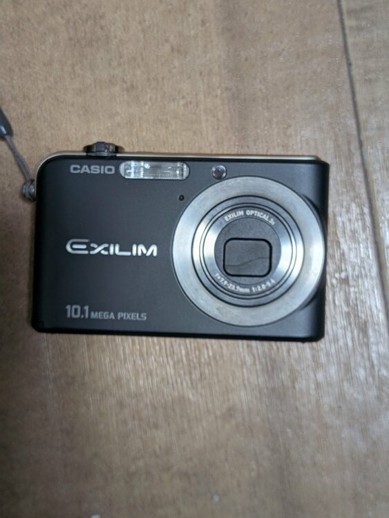 CASIOEXILIM10.1MEGAPIXELS（カメラ）の商品画像 - 査定依頼日：2026年3月29日 - 最高査定価格：3,600円