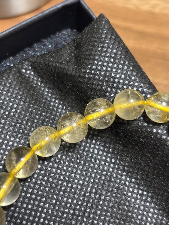 ルチルクォーツブレスレット（金・貴金属）の商品画像 - 査定依頼日：2025年8月26日 - 最高査定価格：500円