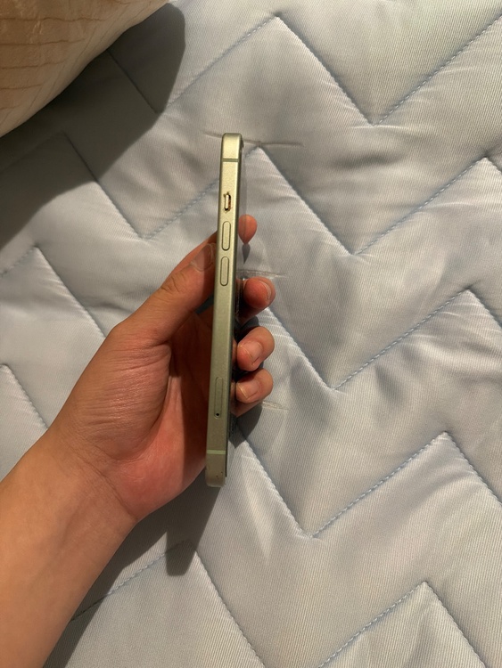 iPhone iPhone 15 128GB SIMフリー（スマホ）の商品画像 - 査定依頼日：2026年8月4日 - 最高査定価格：70,000円