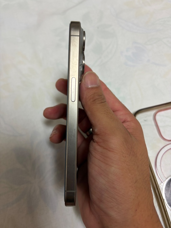 iPhone iPhone 15 Pro 256GB Softbank（スマホ）の商品画像 - 査定依頼日：2026年7月2日 - 最高査定価格：100,000円