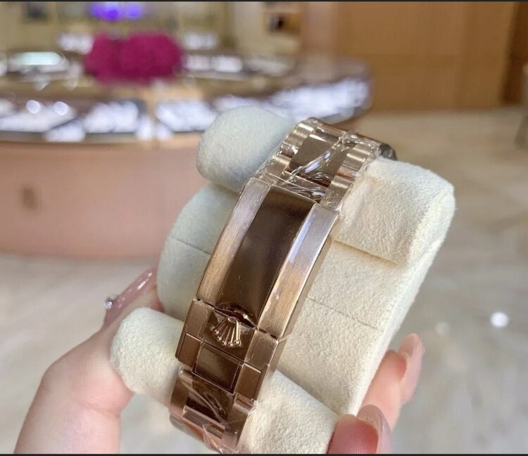 ロレックス デイトナ （高級時計）の商品画像 - 査定依頼日：2025年5月10日 - 最高査定価格：62,000,000円