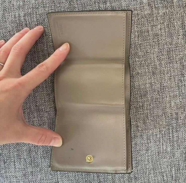 フェンディ  （ブランドバッグ）の商品画像 - 査定依頼日：2025年3月7日 - 最高査定価格：10,000円