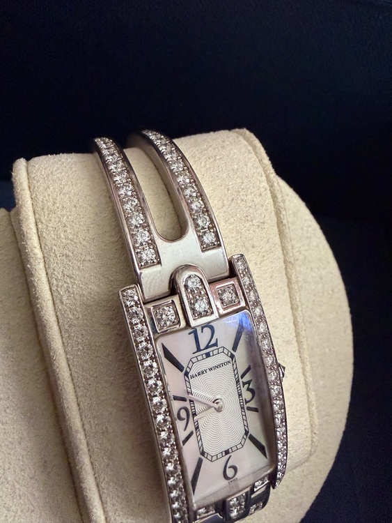 ハリーウィンストン その他 アベニューフルダイヤばんぐり（高級時計）の商品画像 - 査定依頼日：2025年11月12日 - 最高査定価格：1,750,000円