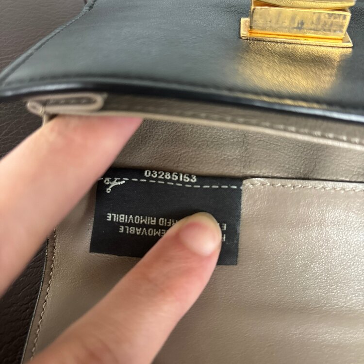 フェンディ  （ブランドバッグ）の商品画像 - 査定依頼日：2025年4月20日 - 最高査定価格：20,000円