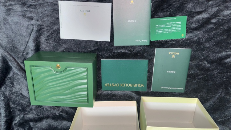 16610LV（高級時計）の商品画像 - 査定依頼日：2026年2月4日 - 最高査定価格：2,100,000円