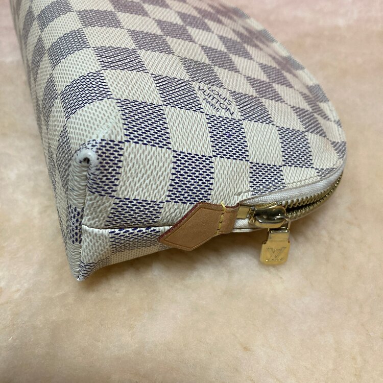 ダミエアズール　コスメティックポーチ（ブランド財布・小物）の商品画像 - 査定依頼日：2024年11月18日 - 最高査定価格：26,000円