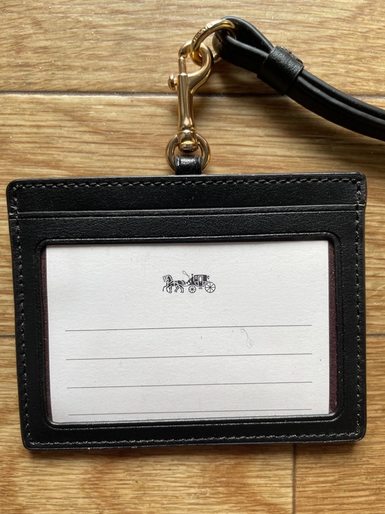 コーチシグネチャーパス入れ（ブランド財布・小物）の商品画像 - 査定依頼日：2025年6月16日 - 最高査定価格：3,800円