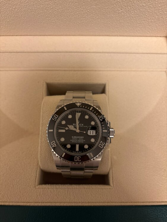 ロレックス サブマリーナー 126610l（高級時計）の商品画像 - 査定依頼日：2025年2月19日 - 最高査定価格：2,050,000円