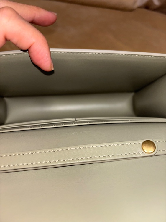 チェーンウォレット マーゴ / シャイニーカーフスキン（ブランドバッグ）の商品画像 - 査定依頼日：2026年1月24日 - 最高査定価格：175,000円