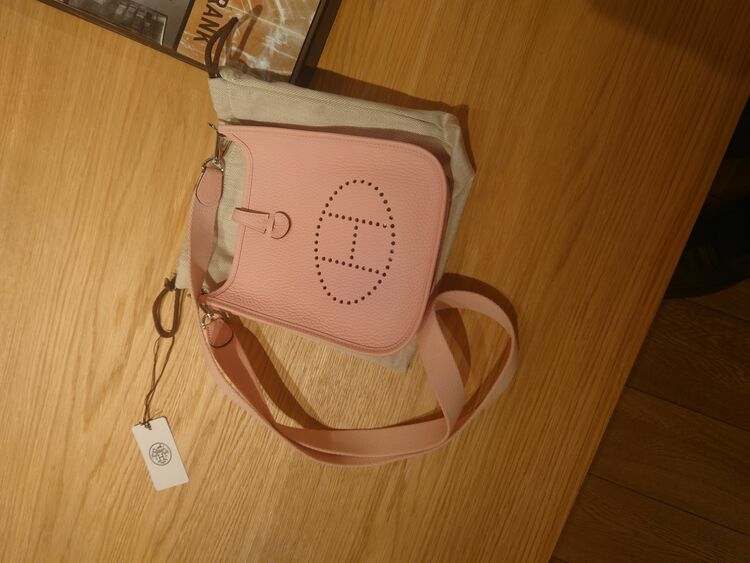 ミニエブリン（ブランドバッグ）の商品画像 - 査定依頼日：2025年9月12日 - 最高査定価格：350,000円