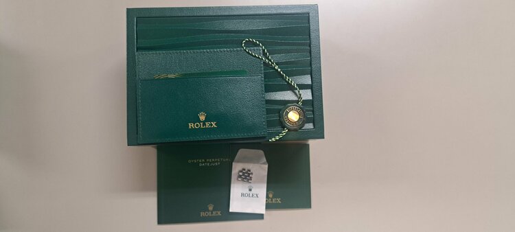 ロレックス デイトジャスト 126334（高級時計）の商品画像 - 査定依頼日：2025年12月7日 - 最高査定価格：2,250,000円