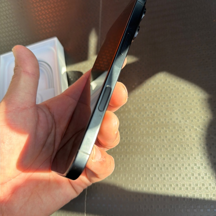 iPhone 16 Pro 256GB Softbank（スマホ）の商品画像 - 査定依頼日：2025年12月10日 - 最高査定価格：124,000円