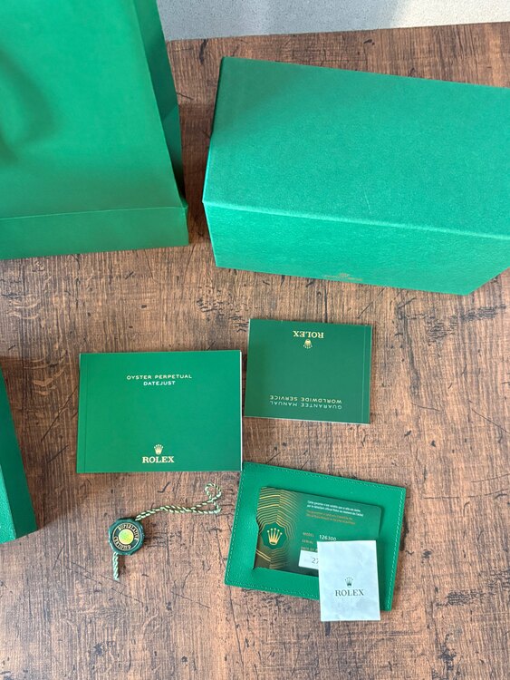 ロレックス デイトジャスト 126300（高級時計）の商品画像 - 査定依頼日：2025年3月7日 - 最高査定価格：1,250,000円