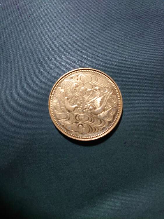 天皇御在位６０年記念１０万円金貨（金・貴金属）の商品画像 - 査定依頼日：2025年5月2日 - 最高査定価格：325,000円