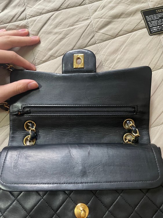  ダブルフラップ チェーン ショルダーバッグ（ブランドバッグ）の商品画像 - 査定依頼日：2022年9月11日 - 最高査定価格：400,000円