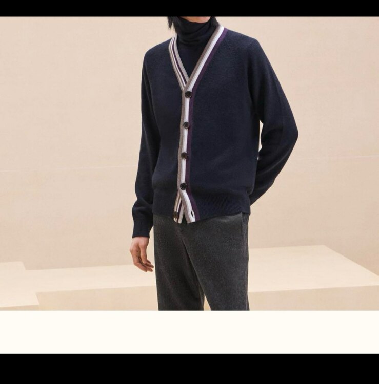 HERMES エルメス　カーディガン　アシンメトリーストライプ　サイズS（古着・ファッション）の商品画像 - 査定依頼日：2025年5月10日 - 最高査定価格：10,000円