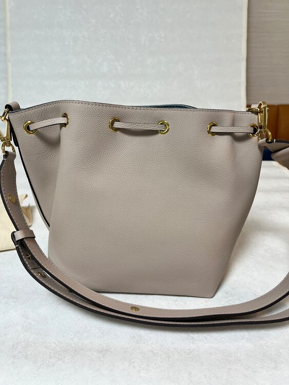 ロックミーバケット（ブランドバッグ）の商品画像 - 査定依頼日：2025年1月5日 - 最高査定価格：200,000円