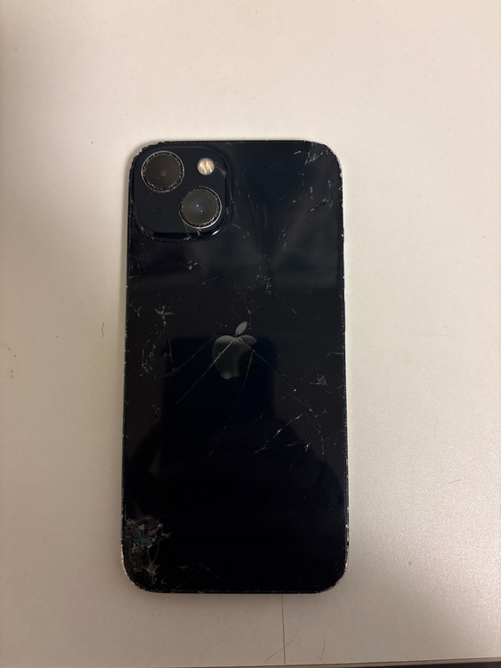 iPhone 13 128GB au（スマホ）の商品画像 - 査定依頼日：2026年3月29日 - 最高査定価格：20,000円