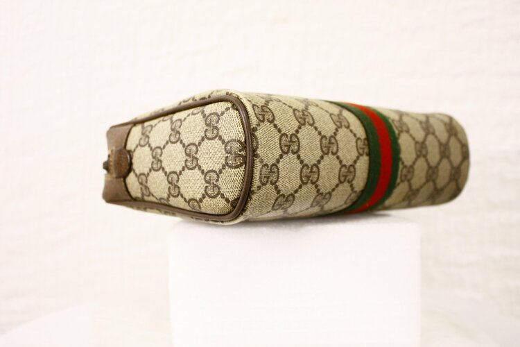 GUCCI GGキャンバス クラッチバッグ PVCレザー シェリーライン 89 01 012（ブランドバッグ）の商品画像 - 査定依頼日：2026年10月8日 - 最高査定価格：5,000円
