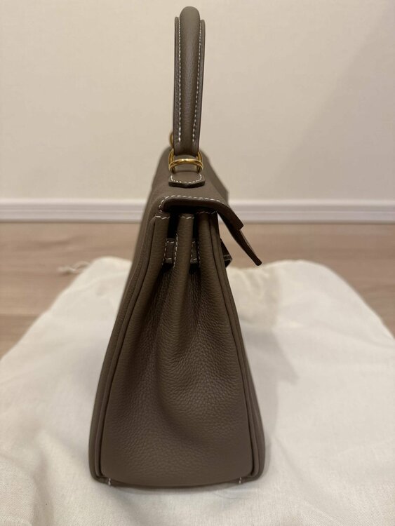 エルメス ケリー25 レトゥルネ（内縫い） トゴ エトゥープ ゴールド金具（ブランドバッグ）の商品画像 - 査定依頼日：2026年8月28日 - 最高査定価格：330円