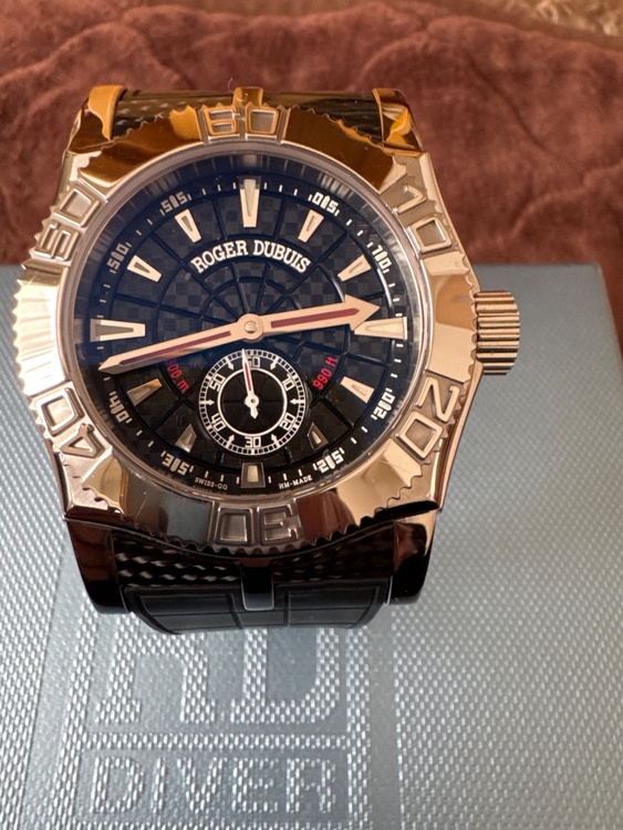 ロジェ・デュブイ イージーダイバー ＳＥ4（高級時計）の商品画像 - 査定依頼日：2026年4月3日 - 最高査定価格：100,000円