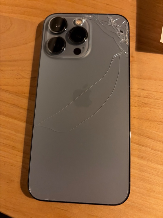 iPhone 13 Pro 256GB docomo（スマホ）の商品画像 - 査定依頼日：2026年1月22日 - 最高査定価格：31,000円