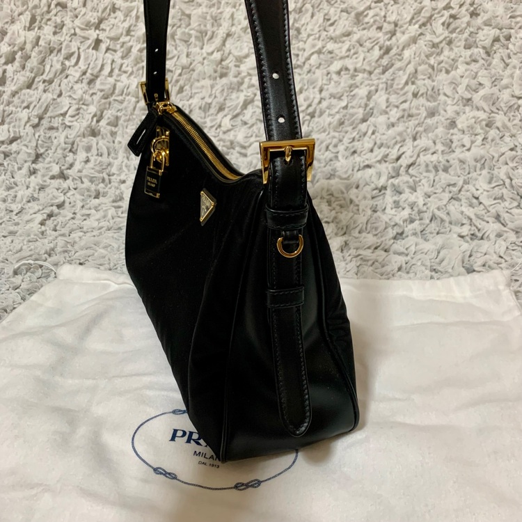 PRADA エメ パドロック付 ラージ Re-Nylon xレザー（ブランドバッグ）の商品画像 - 査定依頼日：2025年9月13日 - 最高査定価格：190,000円